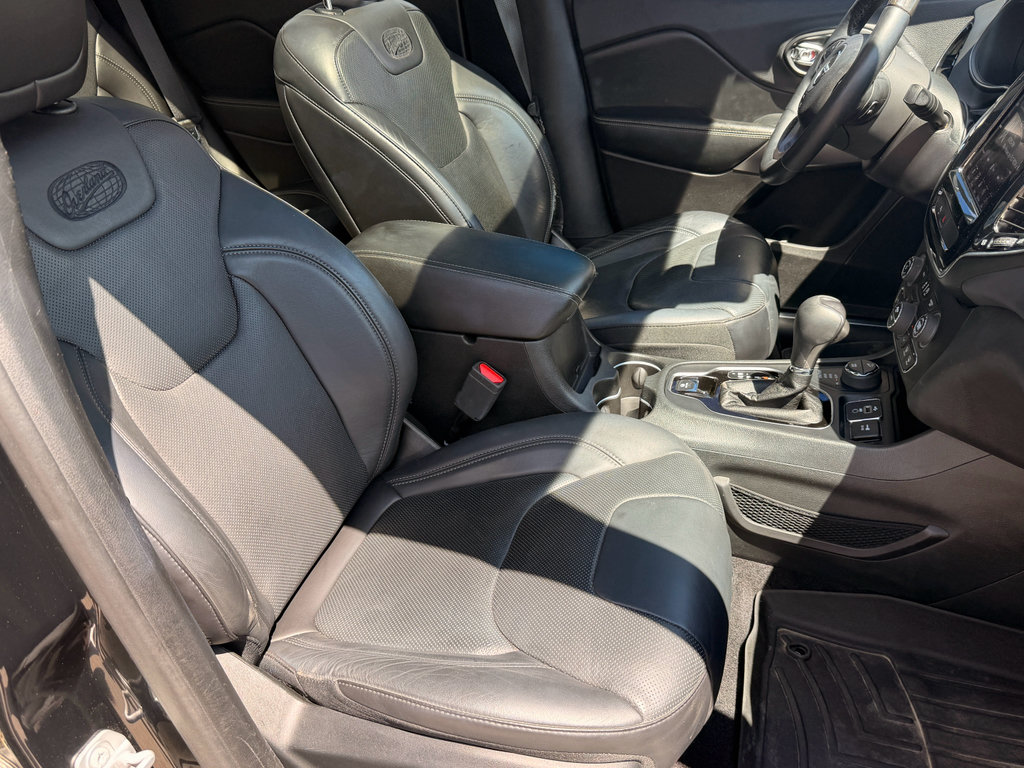 Used 2019 Jeep Cherokee Overland w/ Heavy Duty Protection Group AWD/4WD image 16