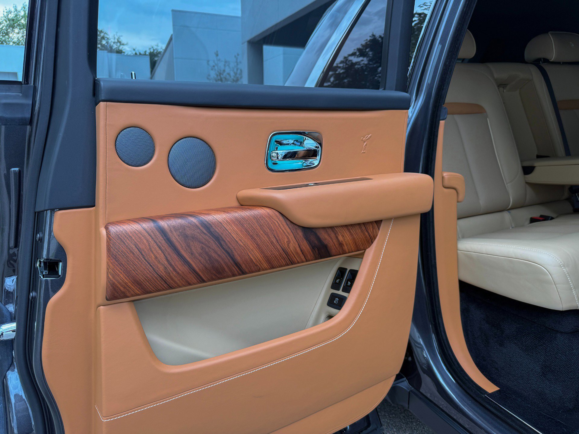 Used 2022 Rolls-Royce Cullinan AWD/4WD image 38