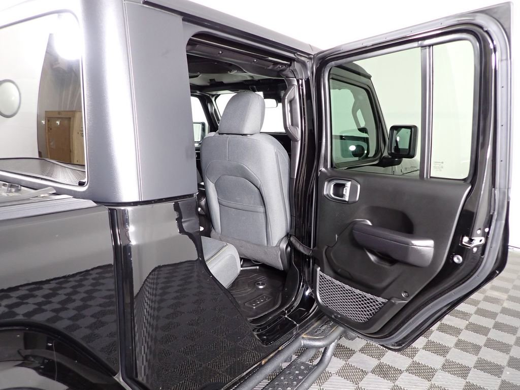 Used 2024 Jeep Gladiator Sport AWD/4WD image 32