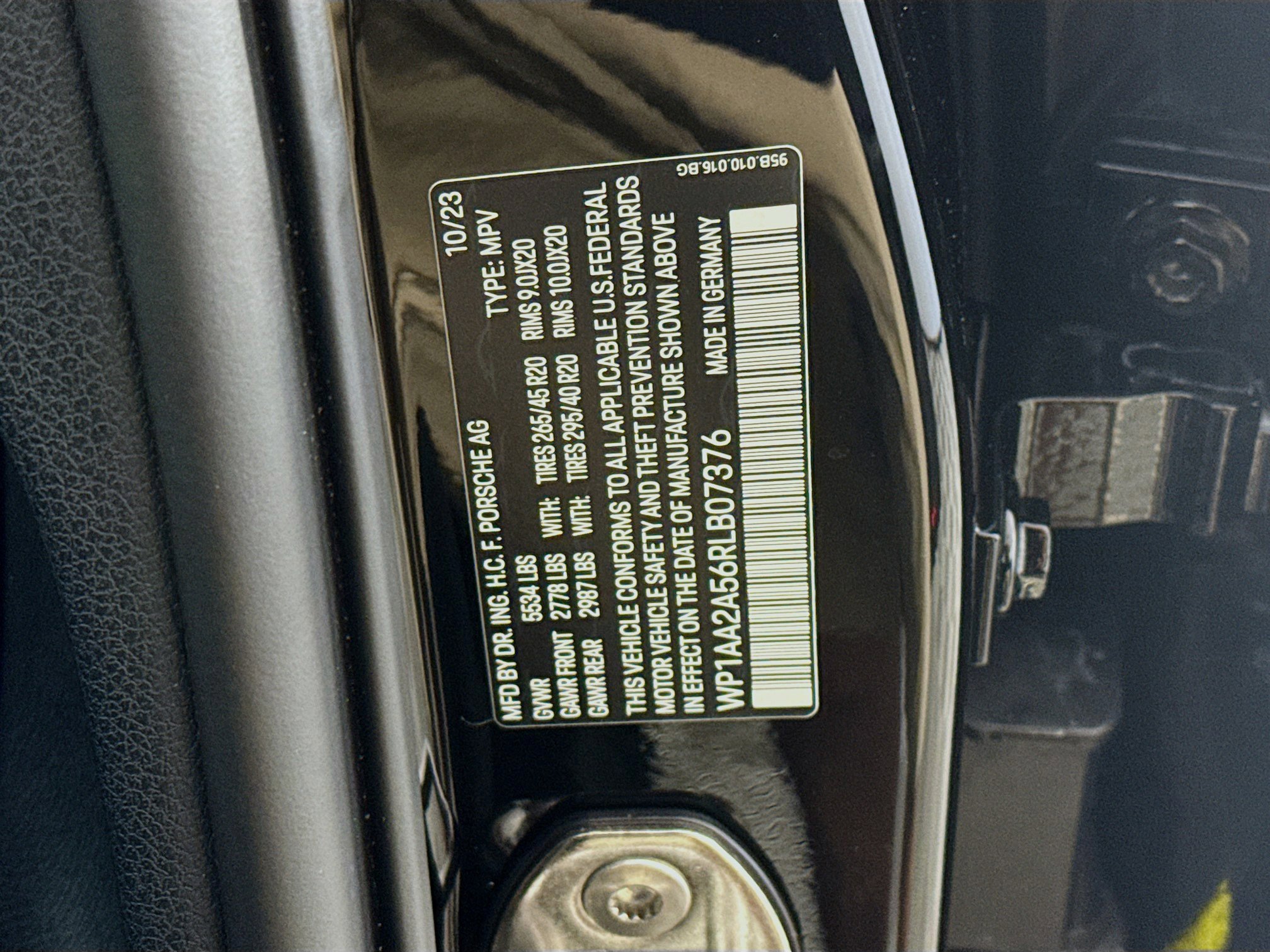 Used 2024 Porsche Macan Turbo w/ Premium Plus Package image 39