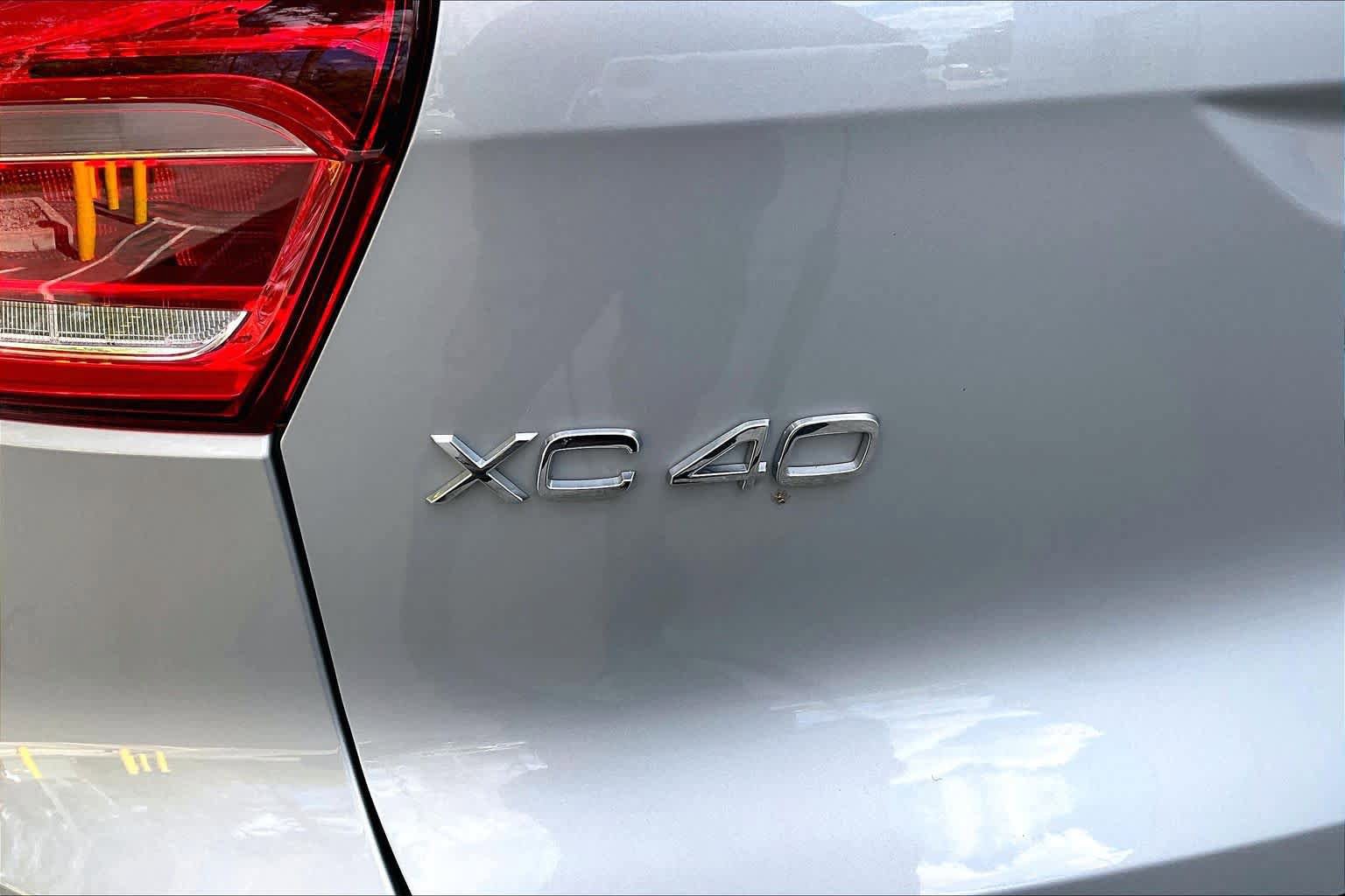 Used 2025 Volvo XC40 B5 Plus AWD/4WD image 31