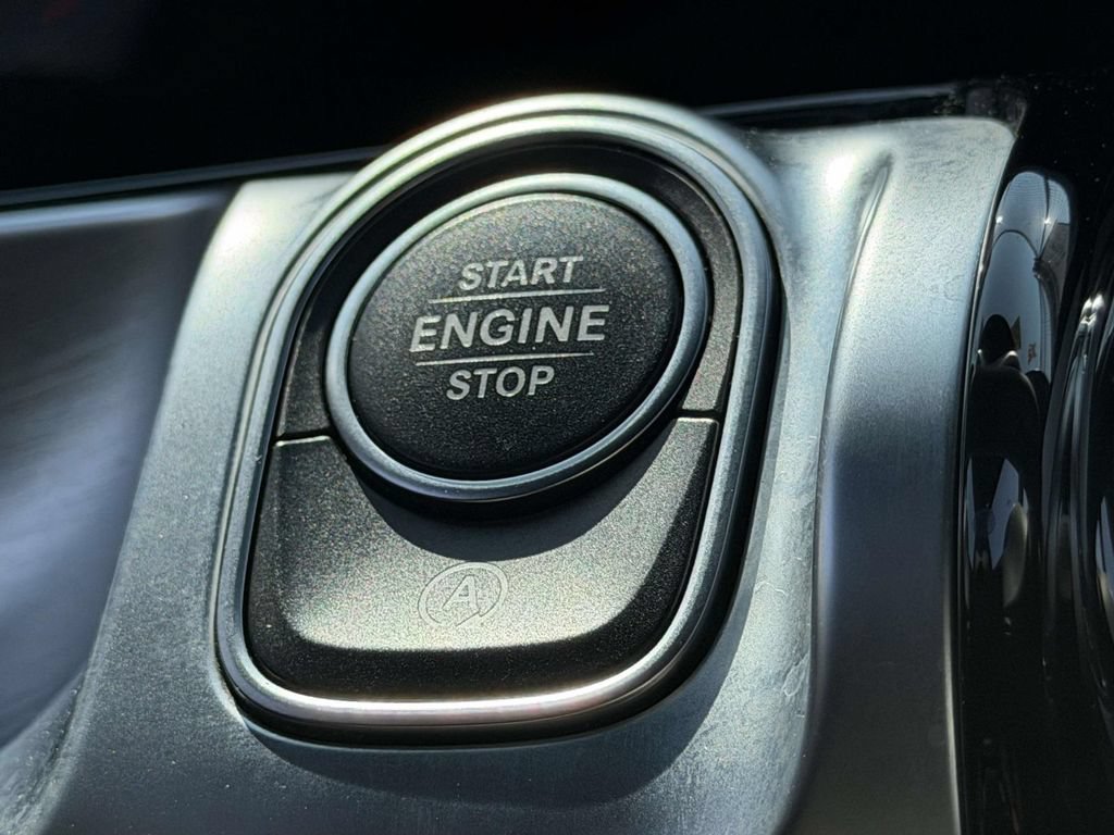 Used 2023 Mercedes-Benz GLB 250 4MATIC image 32