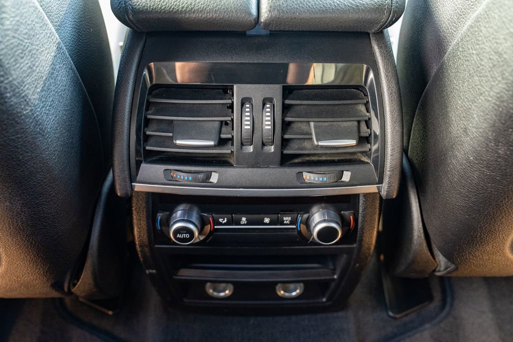 Used 2015 BMW X5 xDrive35d image 9