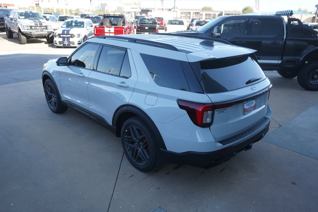 New 2027 Ford Explorer ST-Line w/ Premium Package RWD image 13