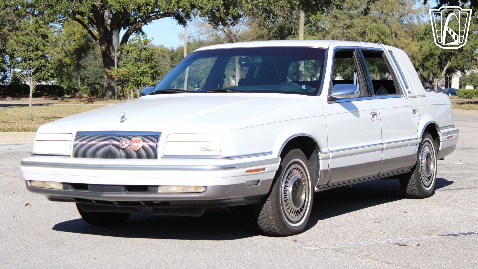 Used 1993 Chrysler New Yorker Fifth Avenue FWD image 3