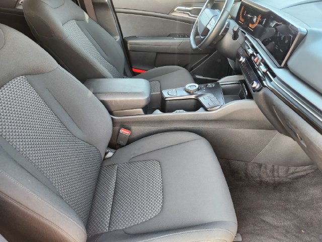 Certified 2026 Kia Sportage LX FWD image 14