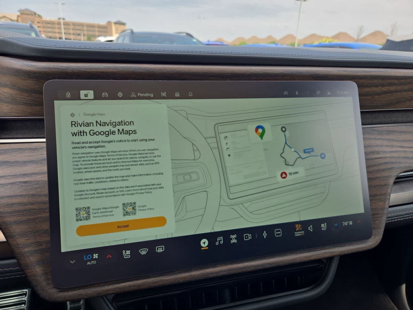 Used 2025 Rivian R1S Premium AWD/4WD image 28