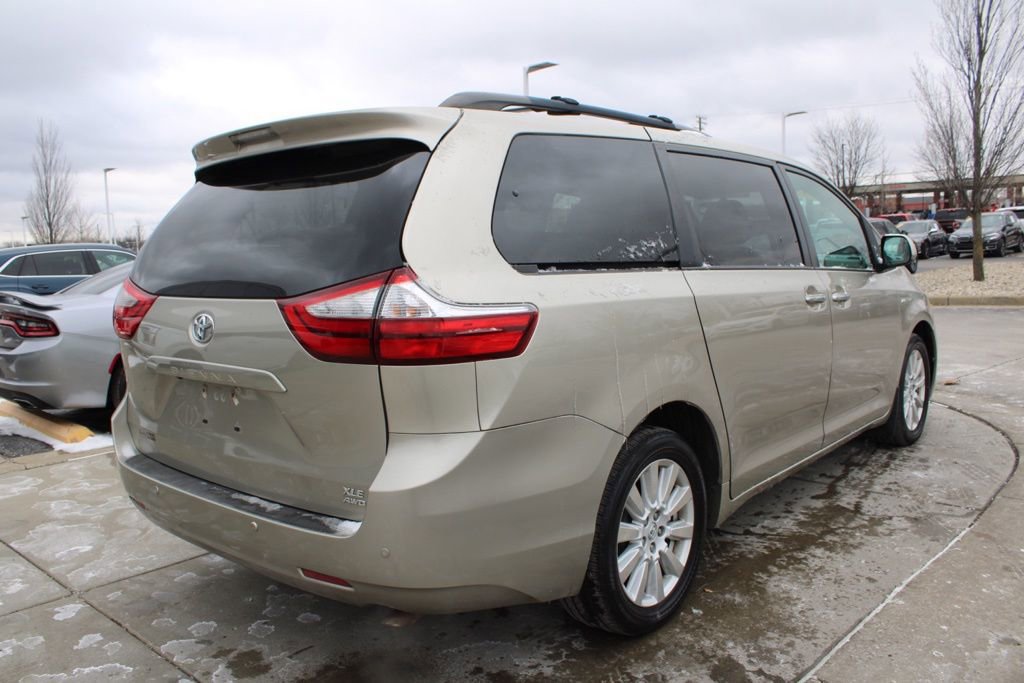 Used 2017 Toyota Sienna XLE Premium image 7
