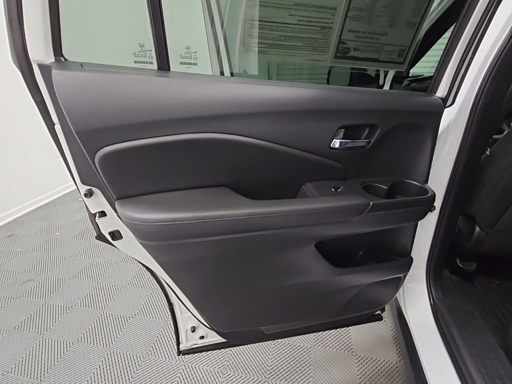 Used 2022 Honda Pilot Sport image 32