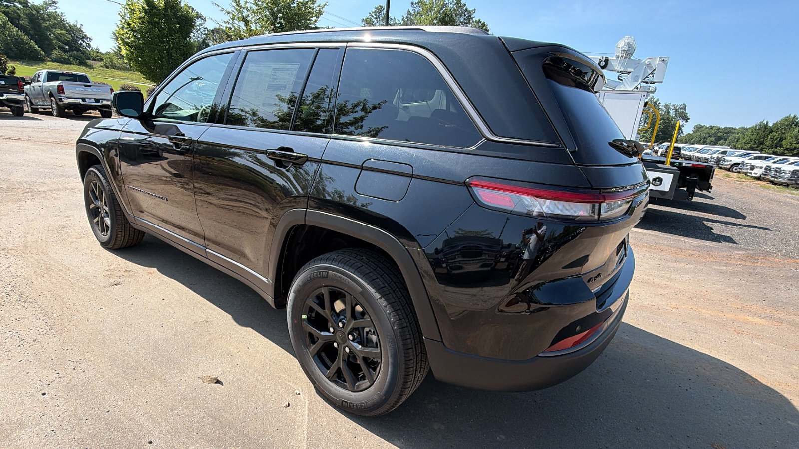 New 2026 Jeep Grand Cherokee Altitude AWD/4WD image 10