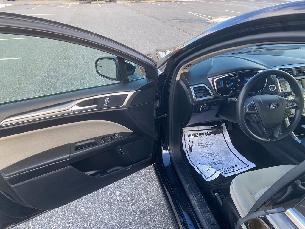 Used 2018 Ford Fusion S image 10