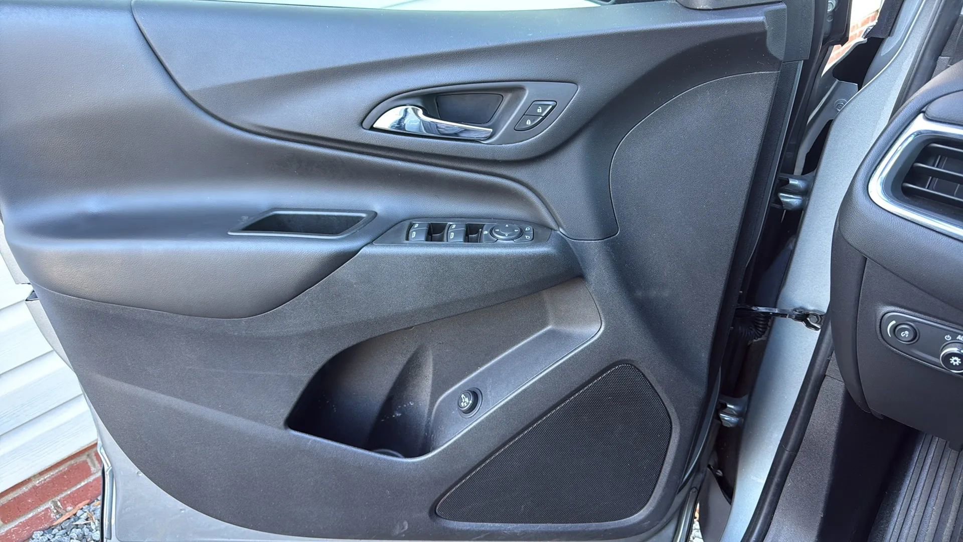 Used 2023 Chevrolet Equinox LT image 18