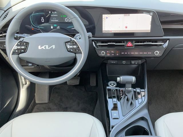 Used 2025 Kia Niro EX image 11