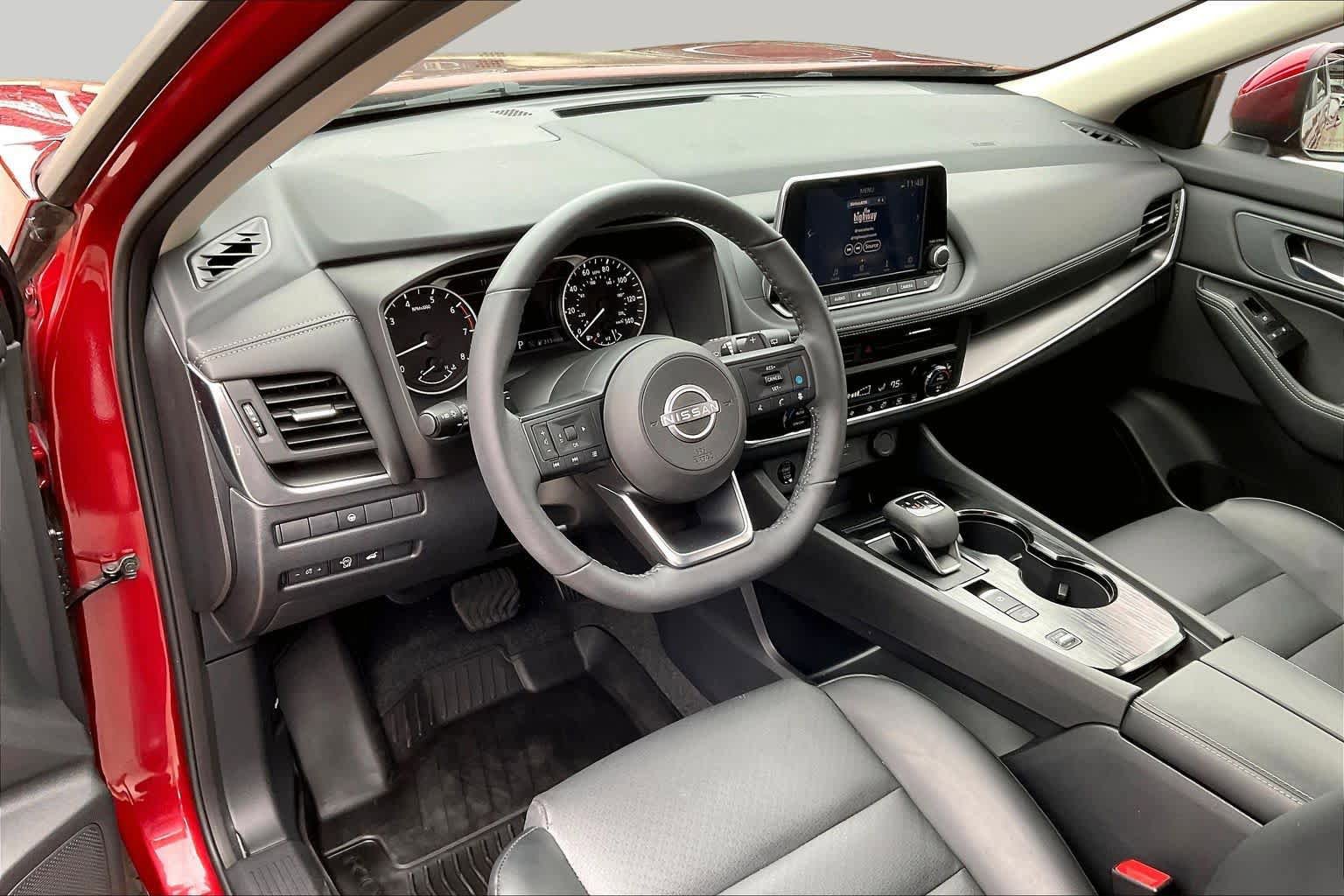 Used 2024 Nissan Rogue SV w/ SV Premium Package FWD image 17