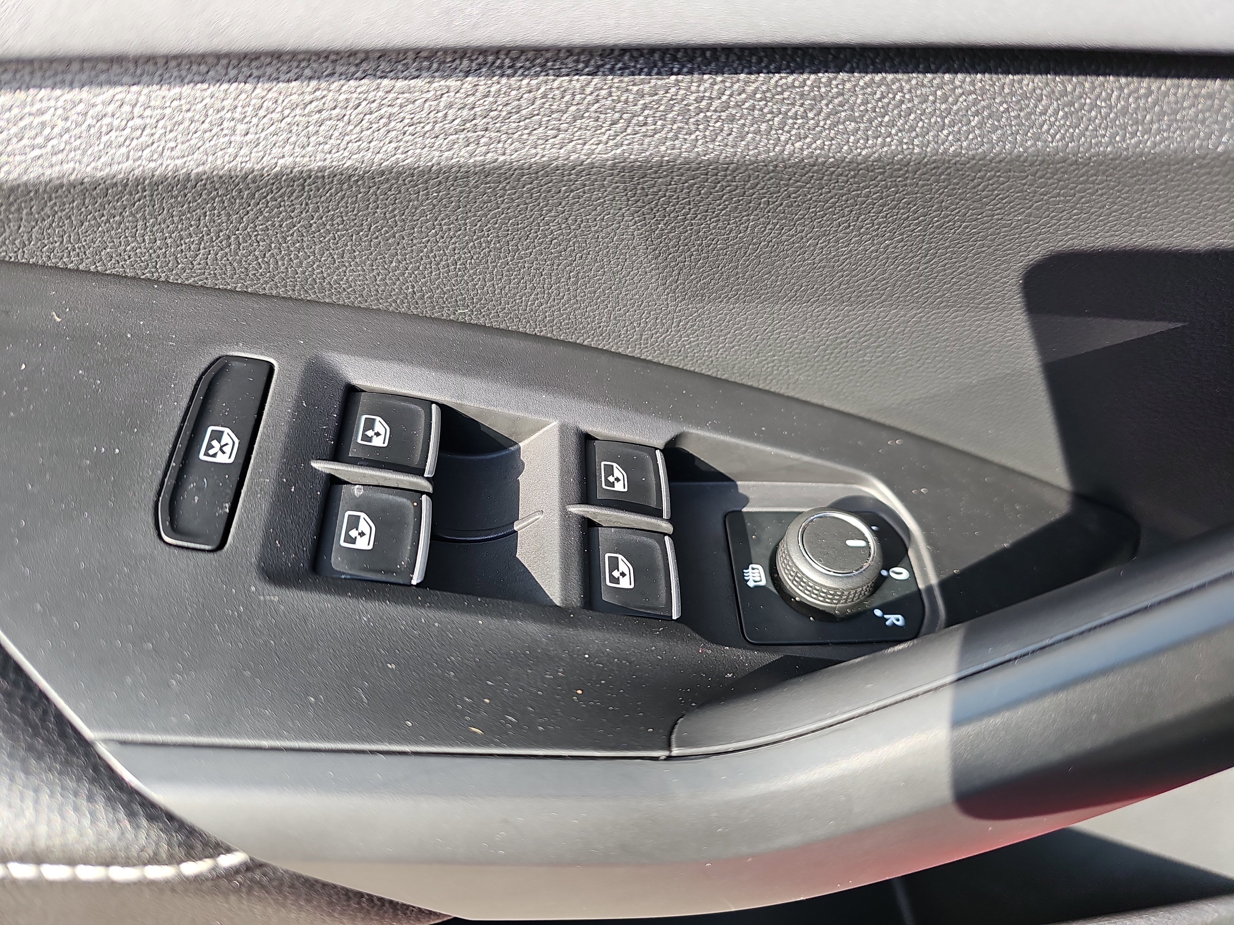 Used 2025 Volkswagen Jetta SE w/ Sunroof Package FWD image 28