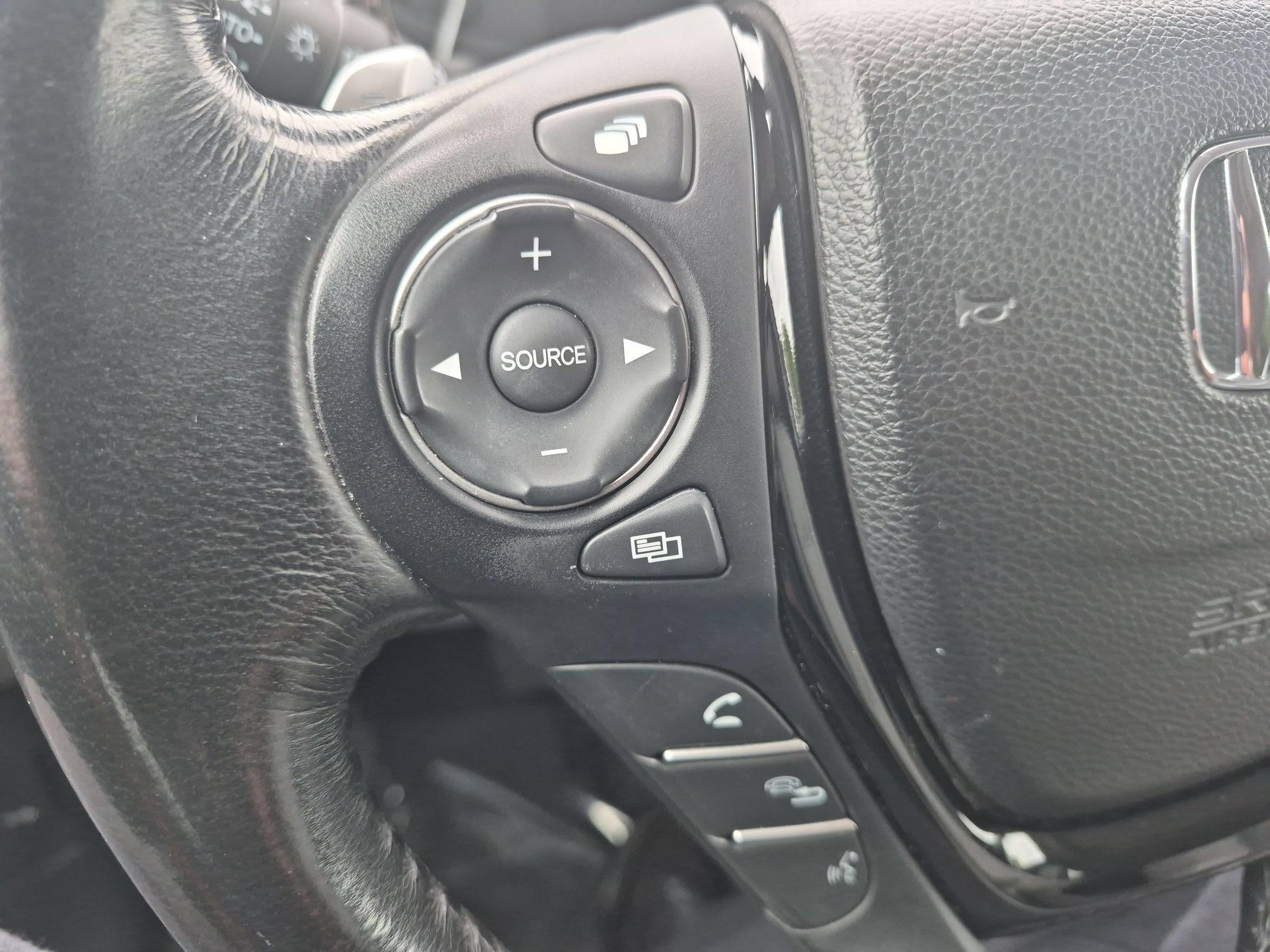 Used 2016 Honda Pilot Touring image 15