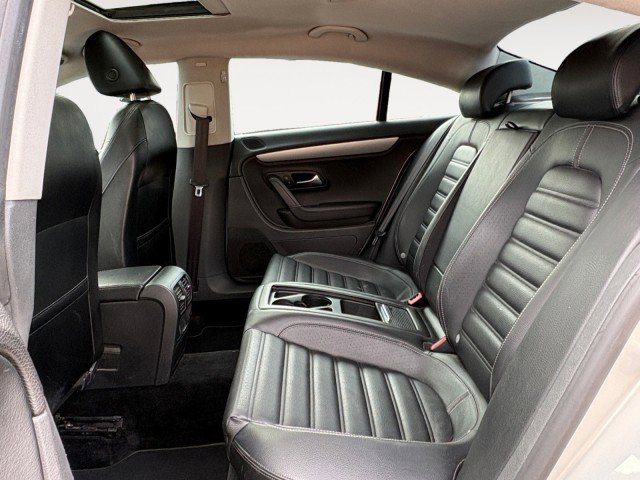 Used 2010 Volkswagen Passat Sport image 6