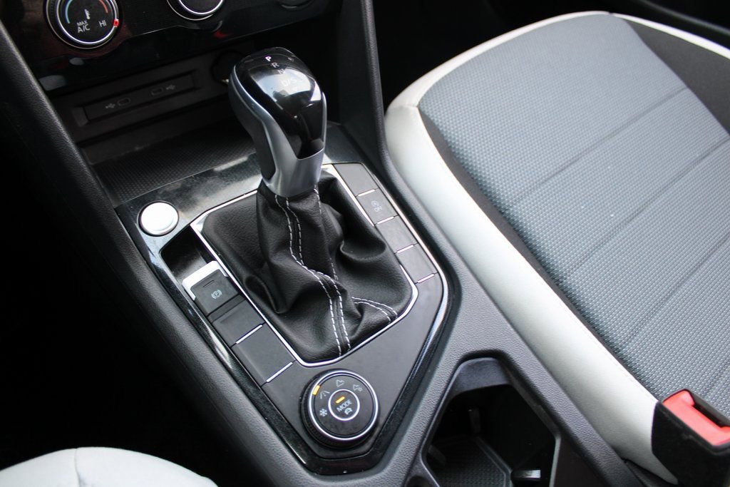 Certified 2025 Volkswagen Taos S image 18