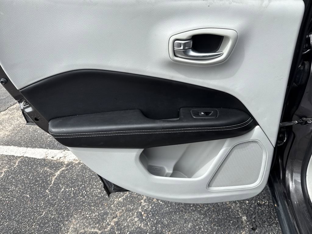 Used 2020 Jeep Compass Latitude image 24