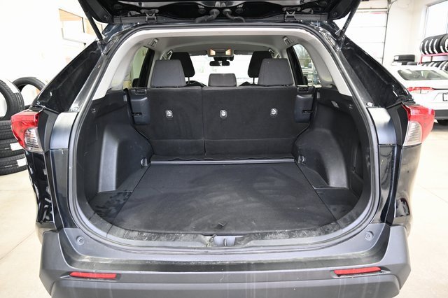 Used 2019 Toyota RAV4 LE image 27