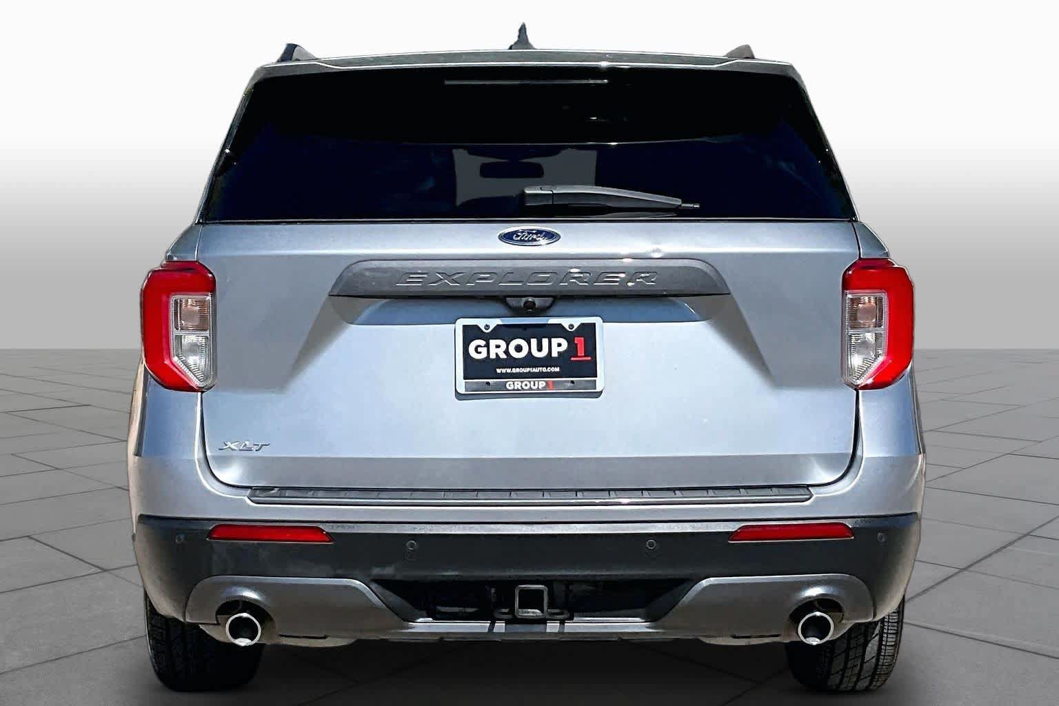 Certified 2022 Ford Explorer XLT w/ Equipment Group 202A RWD image 5