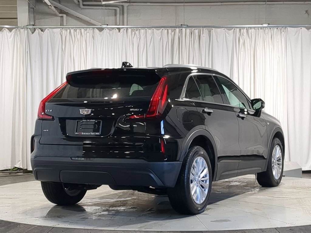 Used 2024 Cadillac XT4 Luxury w/ Cold Weather Package image 17