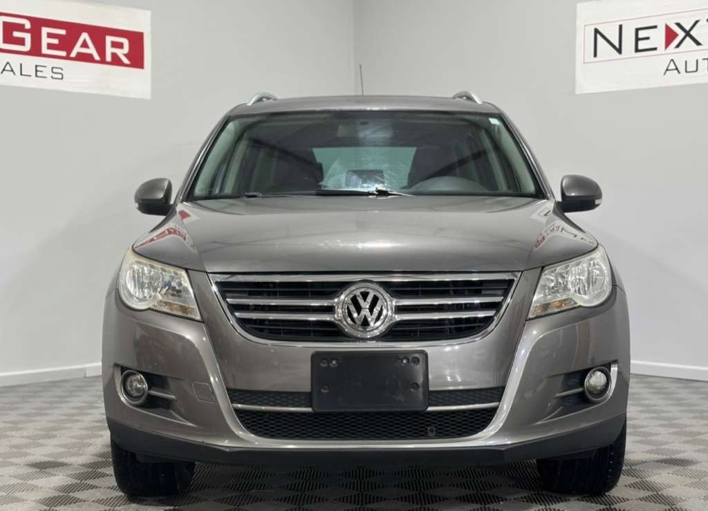 Used 2011 Volkswagen Tiguan S image 5