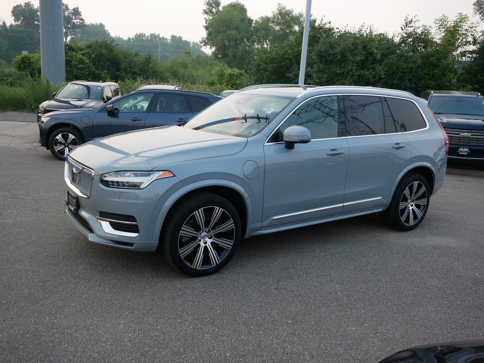 Certified 2025 Volvo XC90 T8 Plus w/ Protection Package Premier AWD/4WD image 3