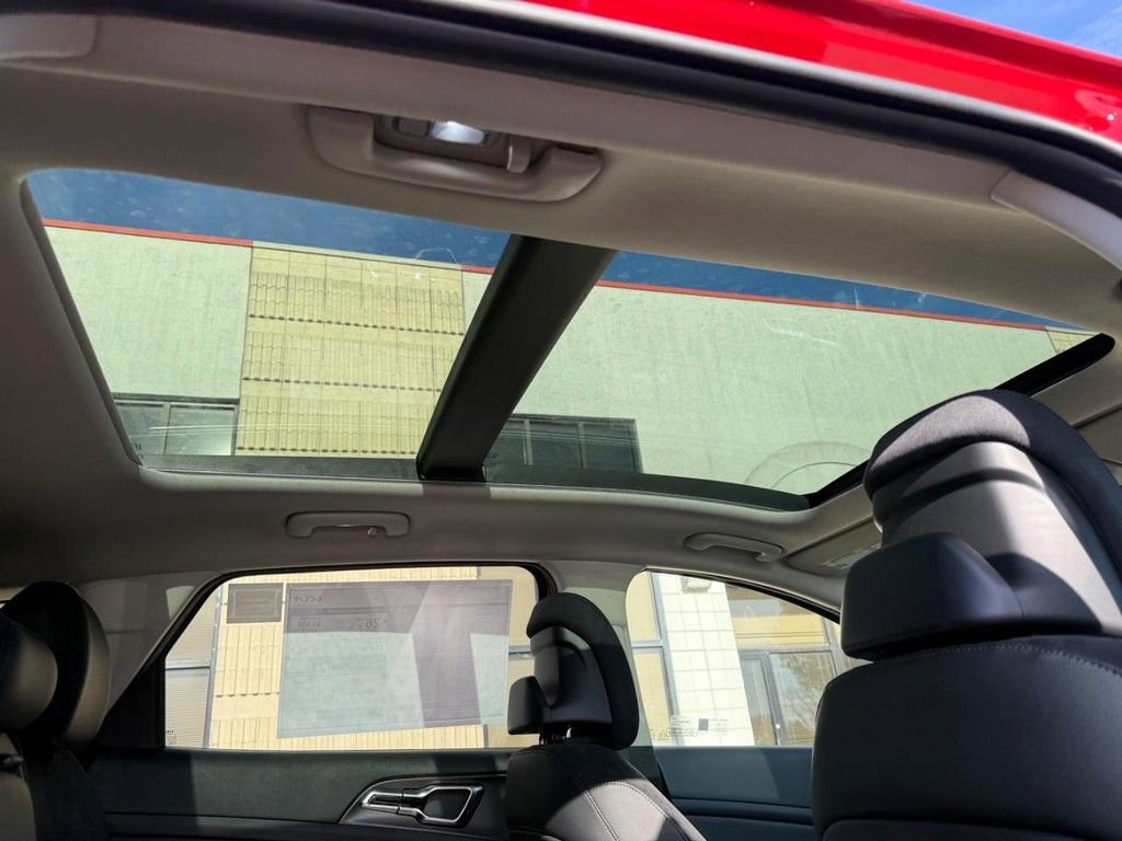 New 2026 Kia Sportage SX image 6