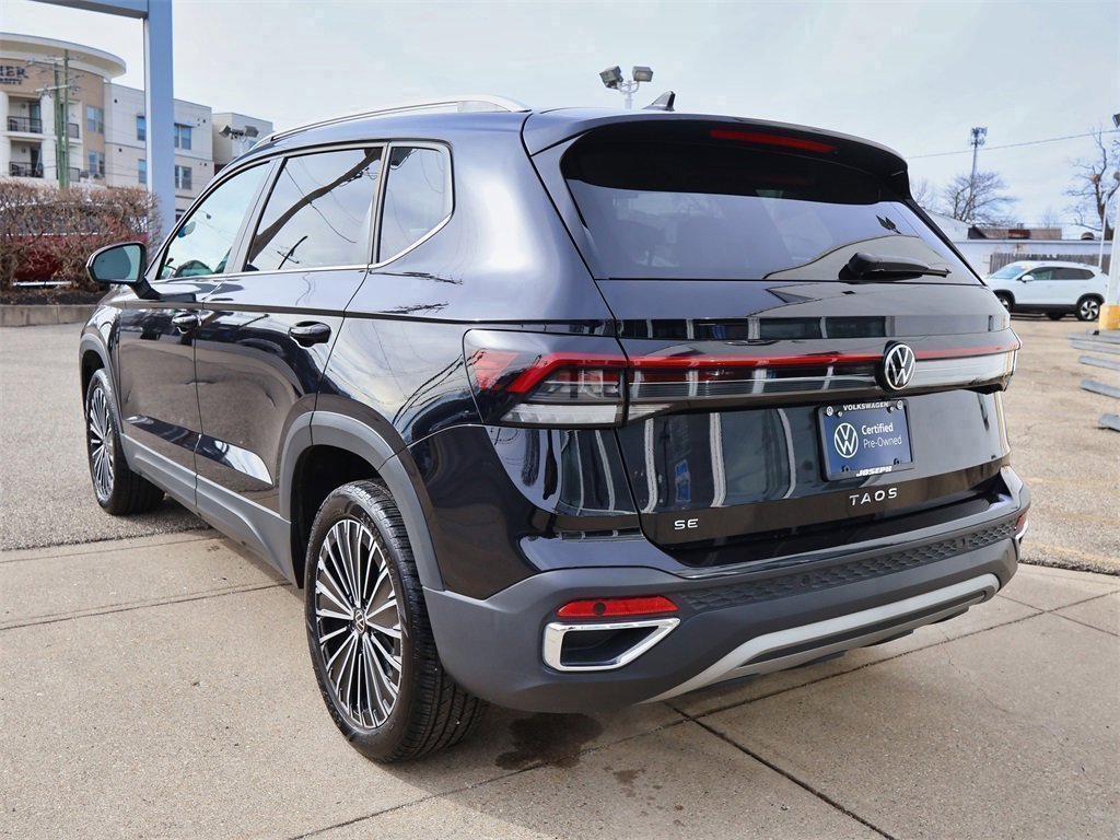 Certified 2025 Volkswagen Taos SE image 3