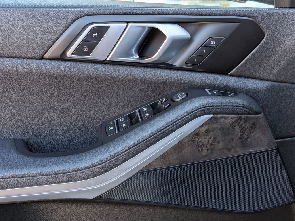 Used 2022 BMW X5 xDrive40i w/ Climate Comfort Package image 14