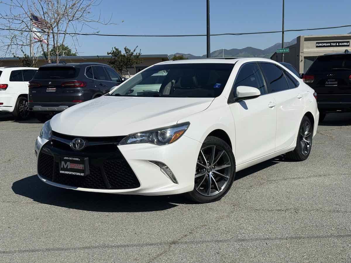 Used 2015 Toyota Camry XSE w/ Moonroof Package image 3