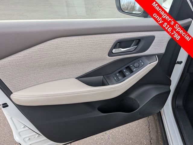 Used 2021 Nissan Rogue SV image 14
