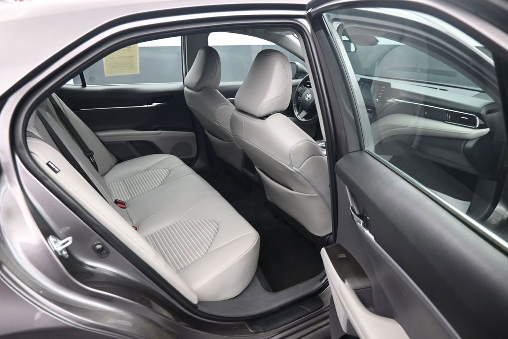 Used 2022 Toyota Camry SE FWD image 12