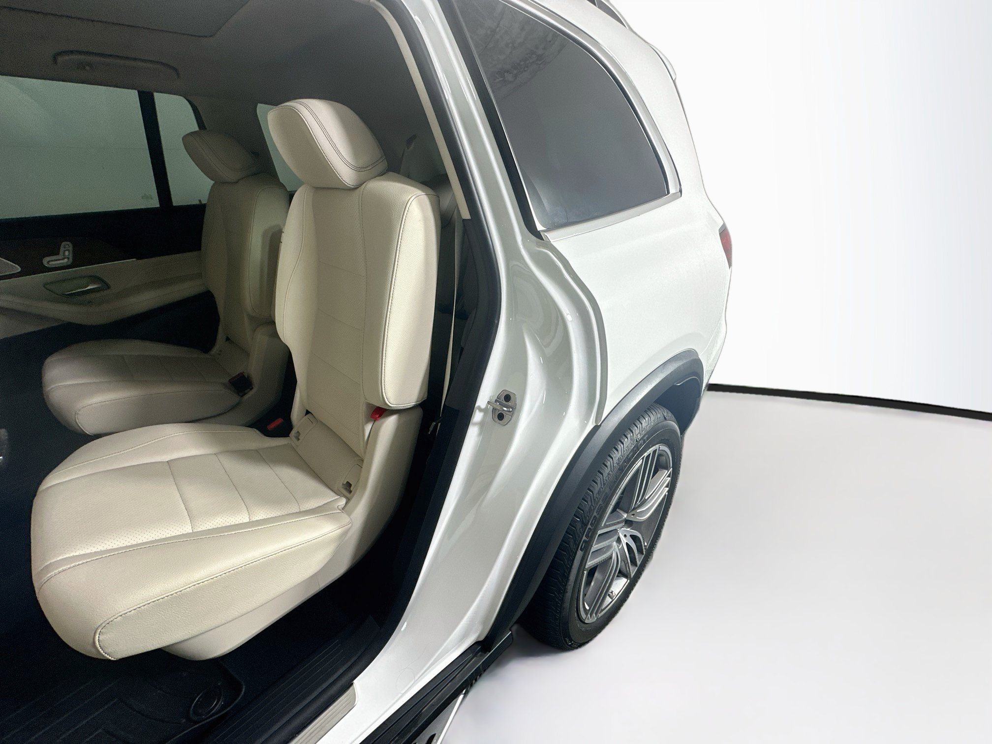 Used 2022 Mercedes-Benz GLS 450 4MATIC image 26