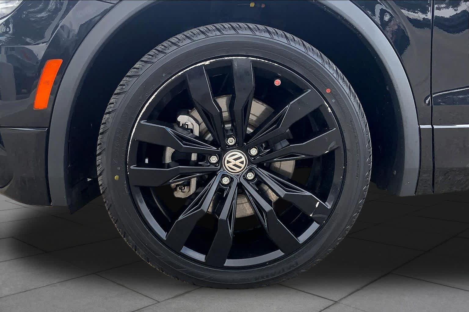 Used 2021 Volkswagen Tiguan SE R-Line FWD image 10