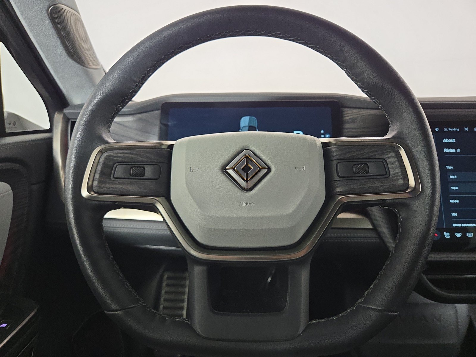Used 2024 Rivian R1S Adventure AWD/4WD image 28