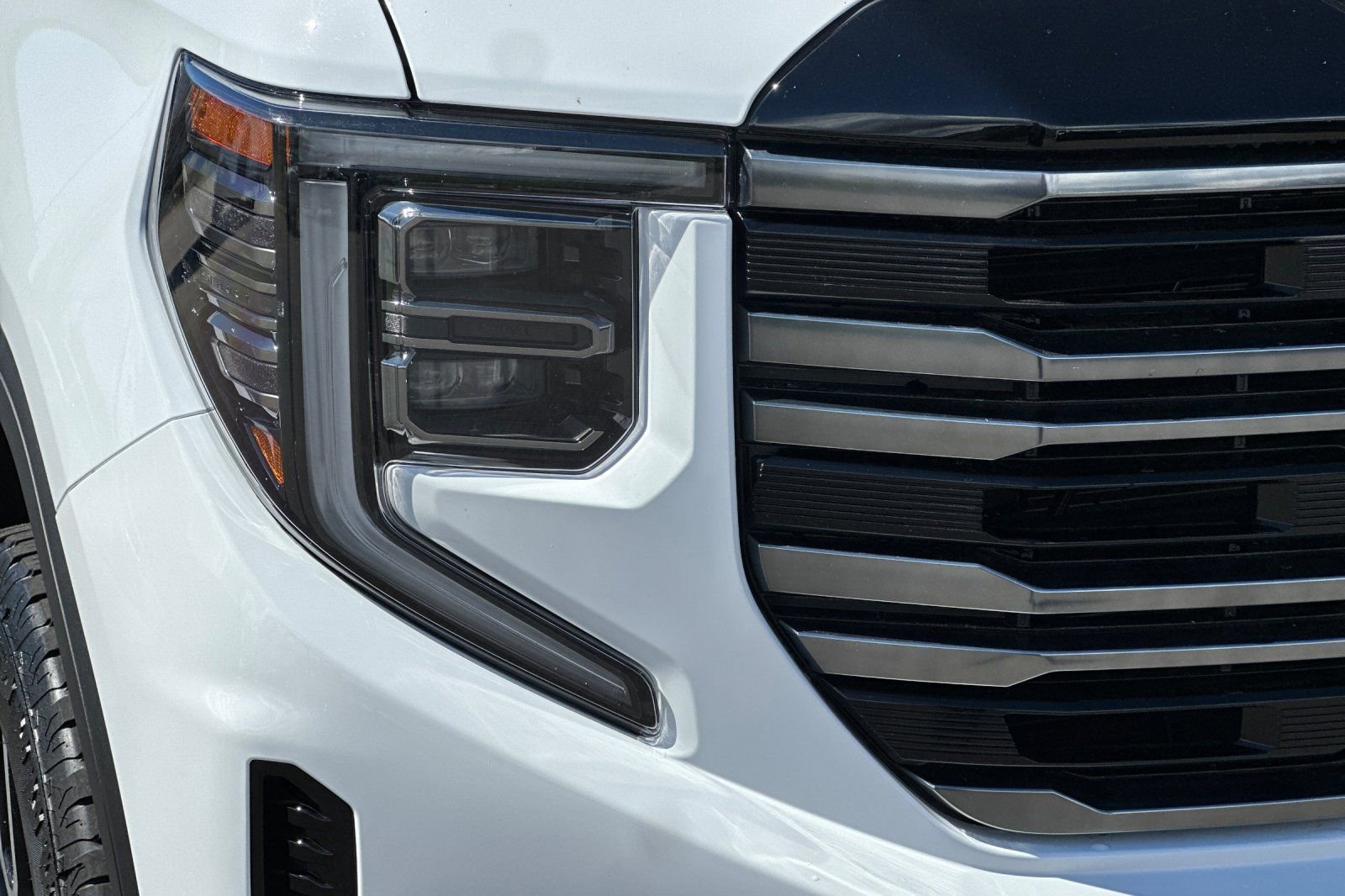 Used 2025 GMC Sierra 1500 AT4 w/ AT4 Premium Package AWD/4WD image 44