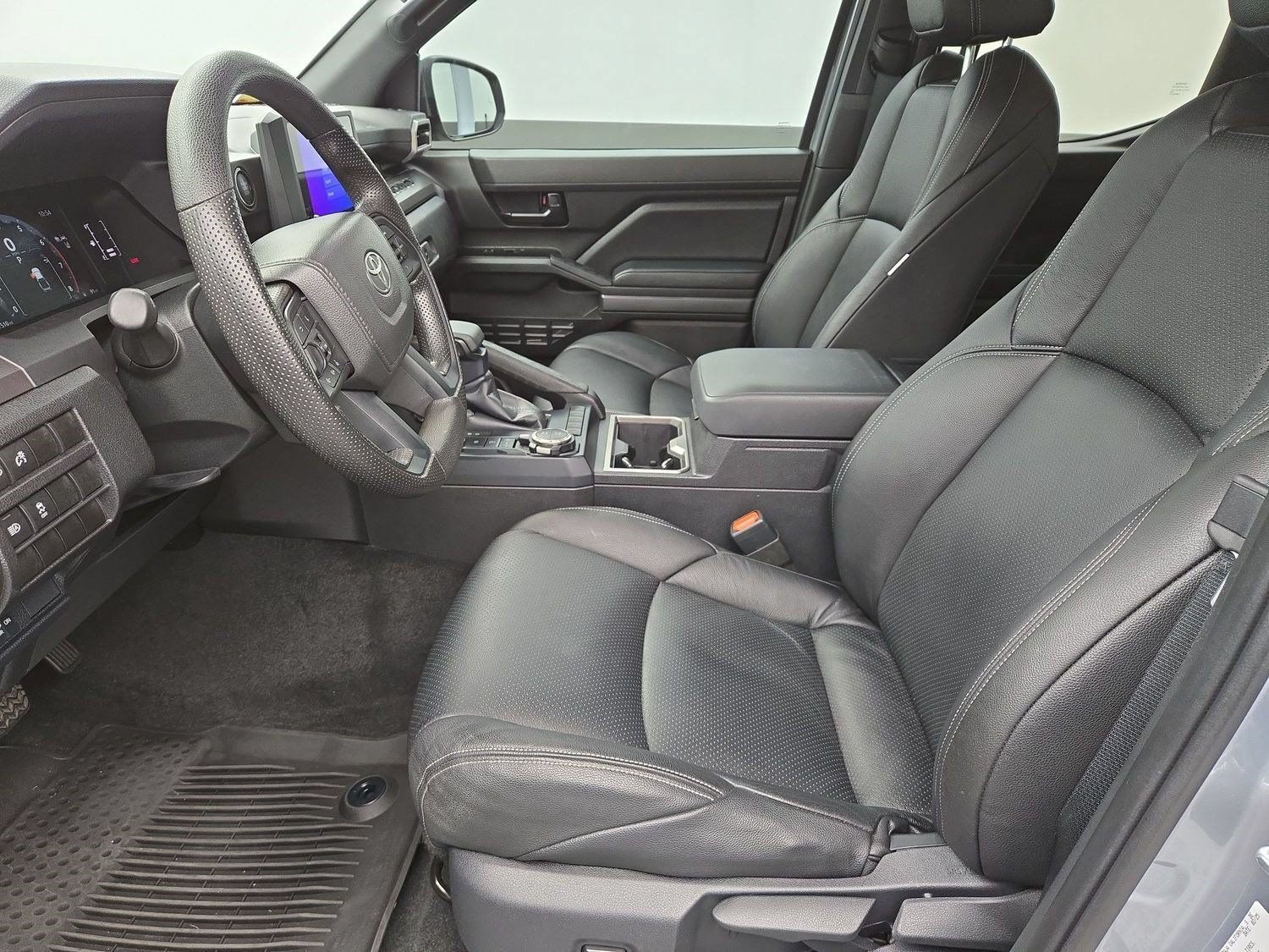 Certified 2025 Toyota Tacoma SR5 AWD/4WD image 15