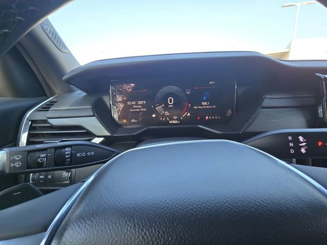 Used 2025 GMC Acadia Elevation image 11