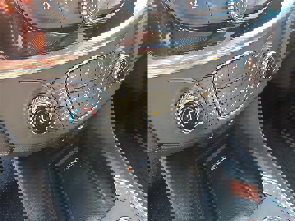 Used 2023 Chevrolet Traverse LT image 16