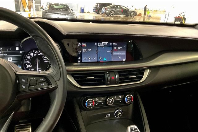 Used 2022 Alfa Romeo Stelvio Veloce image 6