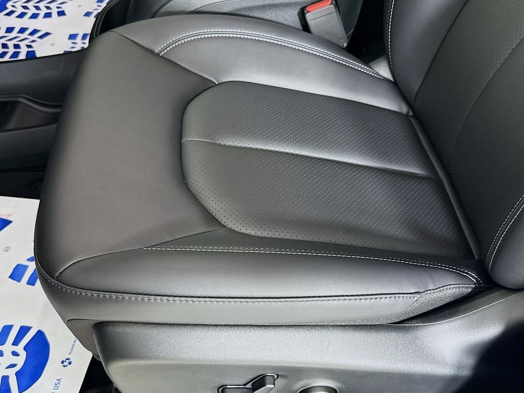 Used 2025 Chrysler Pacifica Select FWD image 18