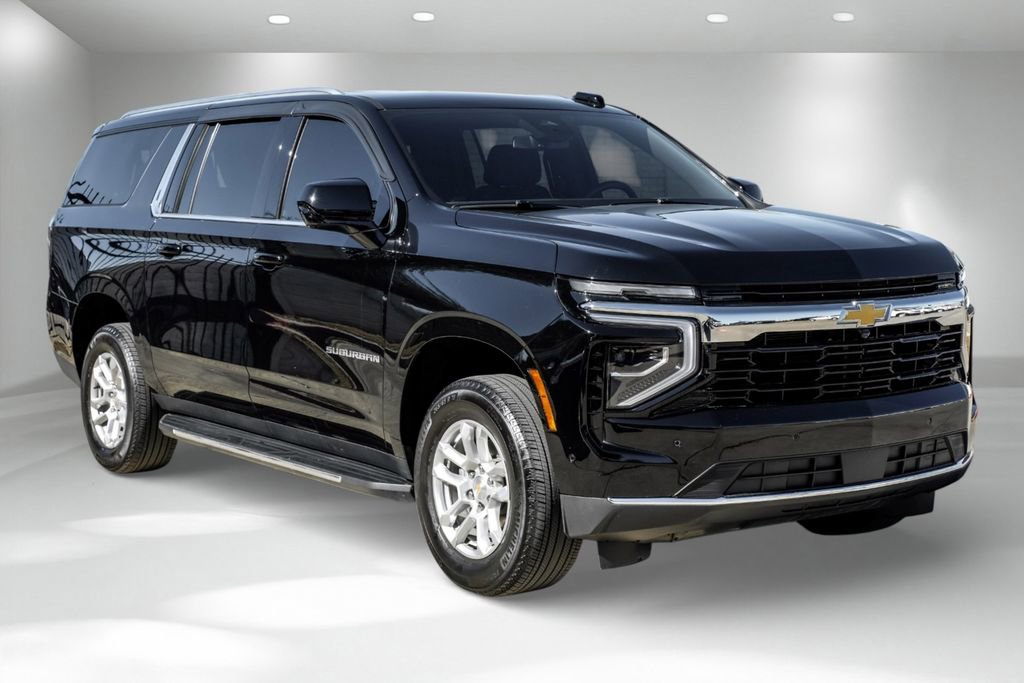 Used 2025 Chevrolet Suburban LS image 5
