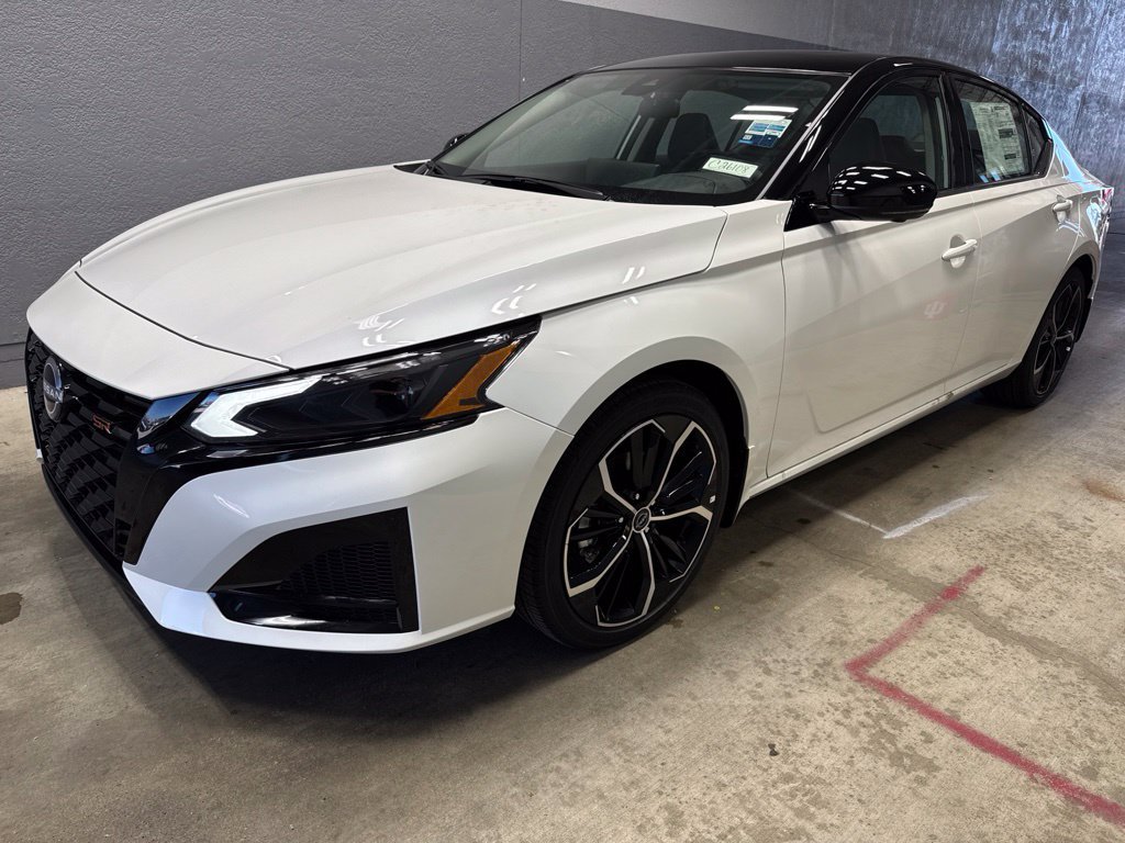 New 2026 Nissan Altima 2.5 SR w/ SR Premium Package FWD image 4