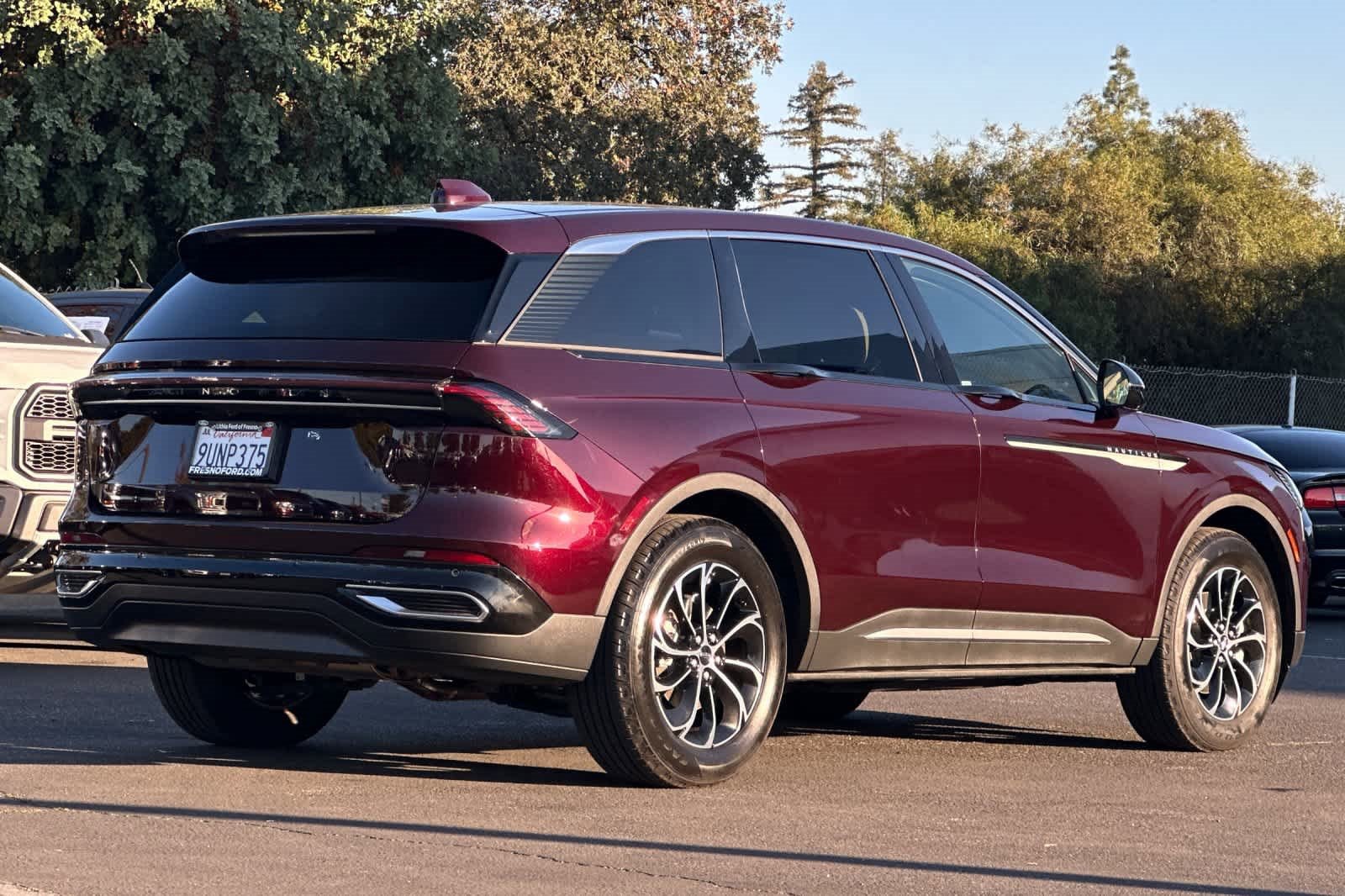 Used 2025 Lincoln Nautilus Premier image 2