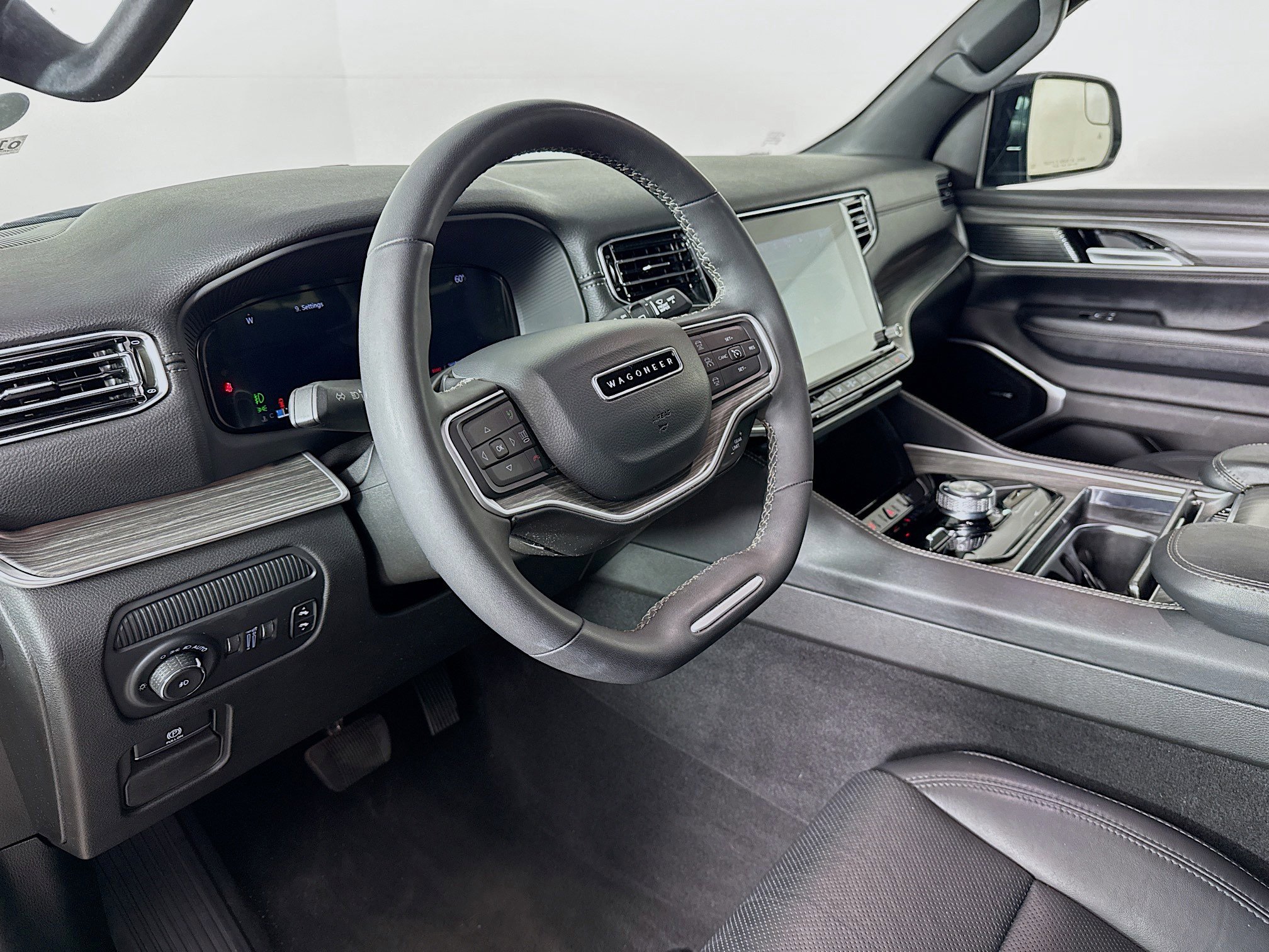 Used 2024 Jeep Wagoneer Series II image 8