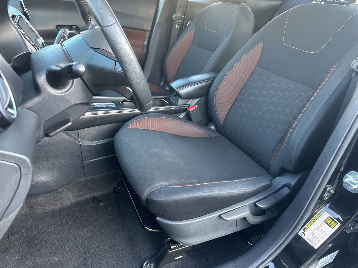 Used 2024 Nissan Kicks SR image 11