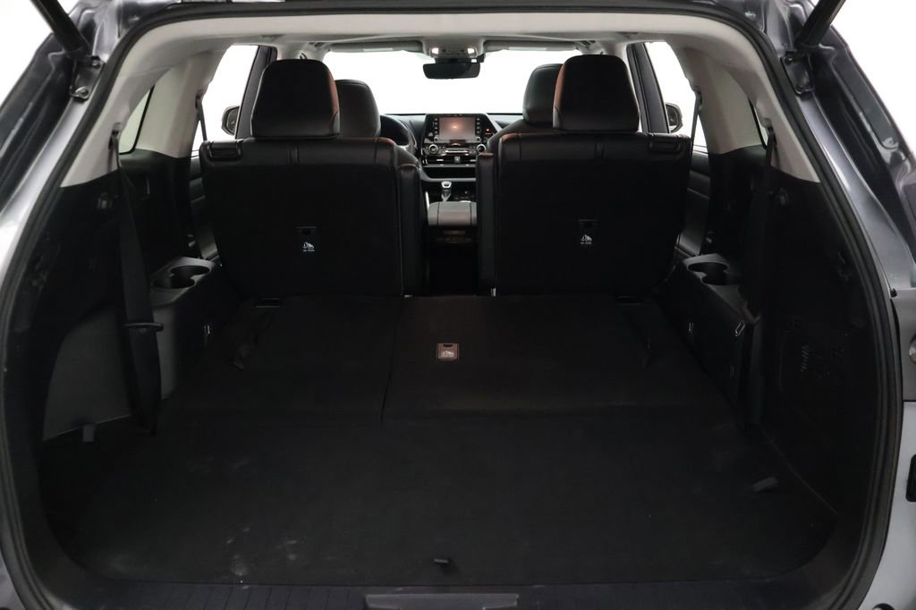 Used 2021 Toyota Highlander XLE FWD image 22