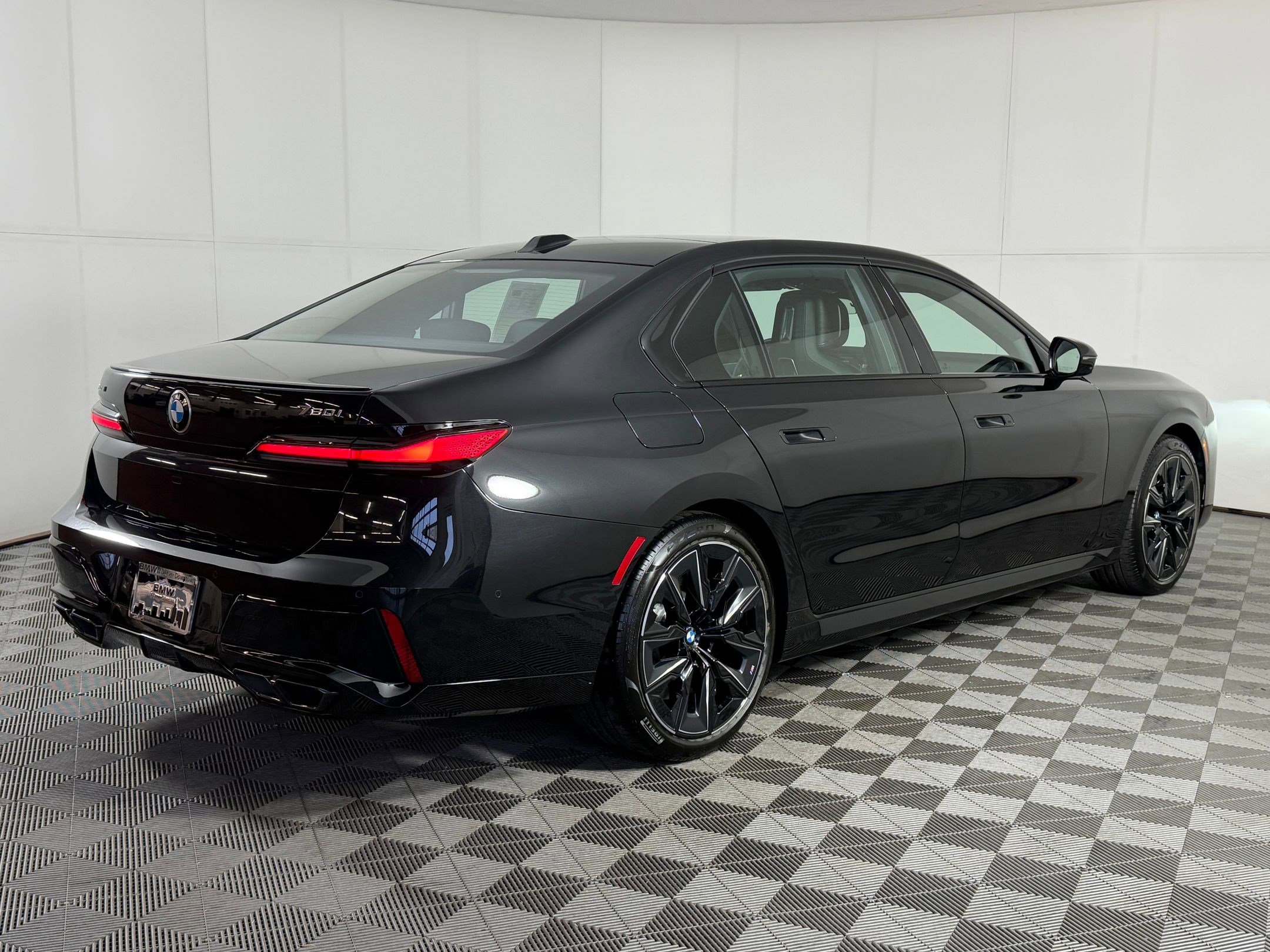 Used 2024 BMW 760i xDrive 760i xDrive image 9